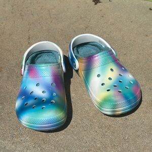 Fleece lined tie dyed crocs size women’s 7 men’s 5